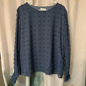 Cute dressy top. Will look great with jeans